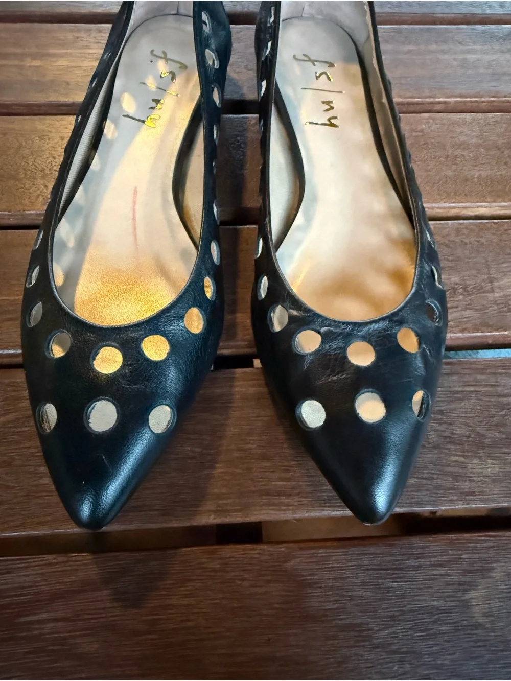 French Sole pointed toe ballet flat